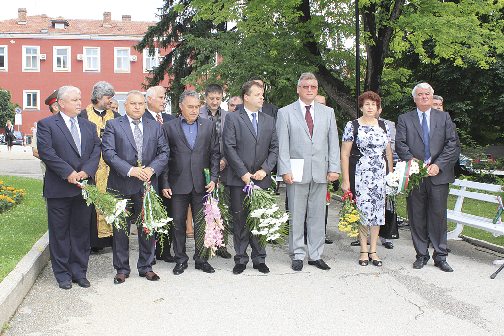 Общество | Старата столица чества 136 г.  от освобождението си