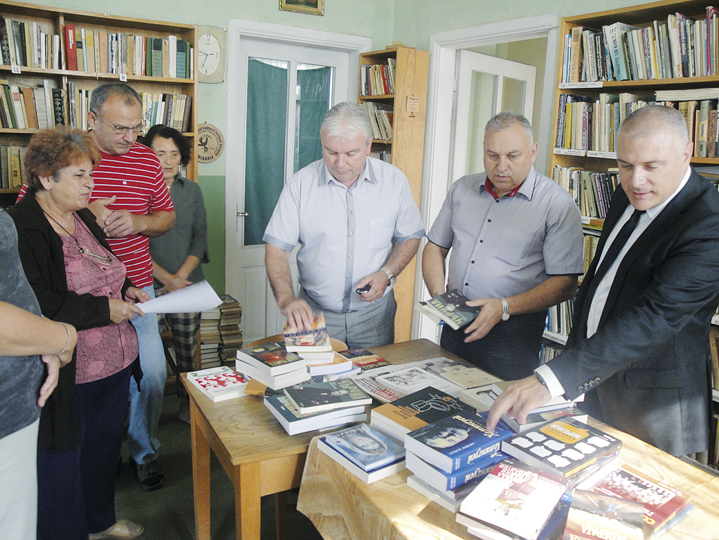 Общество | ГЕРБ дари 2000 лв. на млада   жена за инвитро процедура