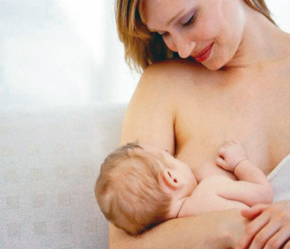 Общество | Фотоизложба  дава старт на  Световната   седмица на   кърменето