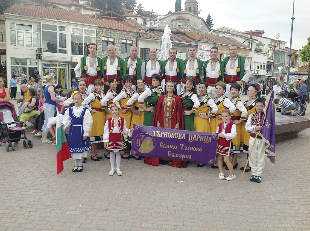 Общество | Танцьорите от “Търновска царица”   обраха овациите на фестивал в Охрид