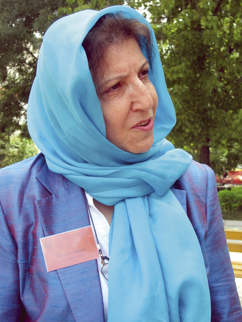 Общество | Адвокатка от Афганистан работи за образованието на жените в родината си