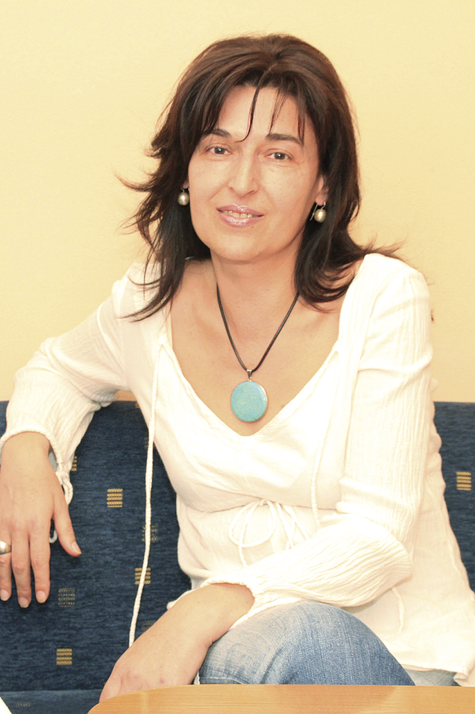 Общество | Зъботехничка твори   изящни бижута