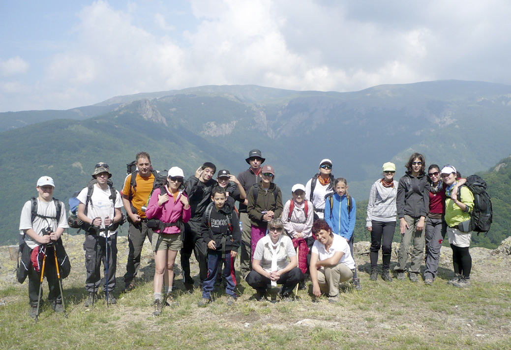 Общество | Слънце в раницата