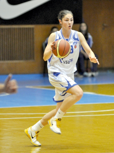 Спорт | Даниела Петева ще играе   в първа дивизия на Испания