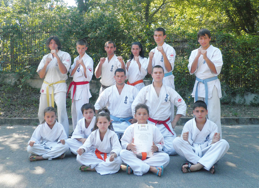 Спорт | Ръководителят на КК “Академик”   защити първи дан в киокушин карате