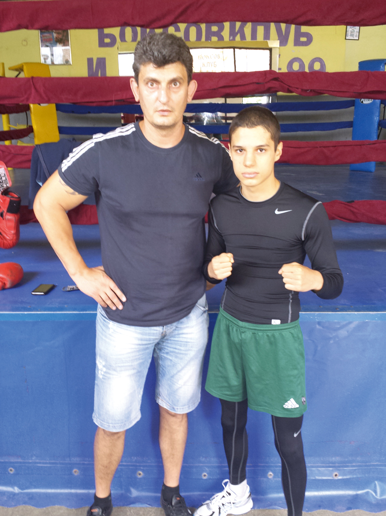 Вицешампионът Тинко Банабаков с треньора Евгени Донев.