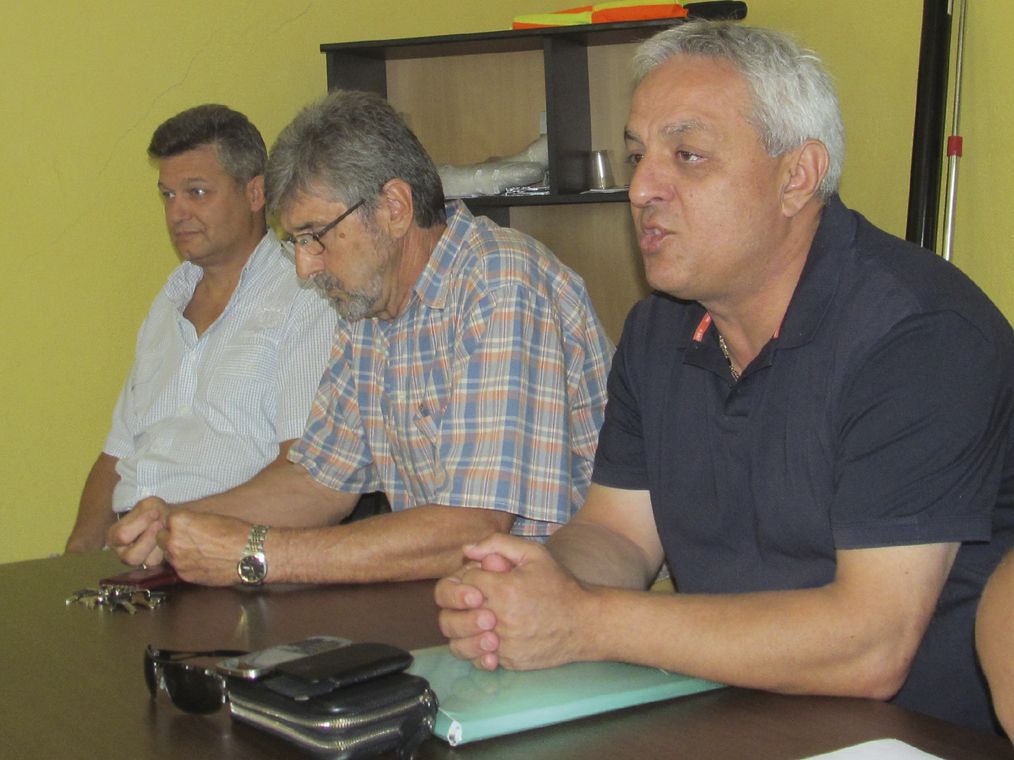 Съдиите от “В”   група на семинар,  три дами в листите