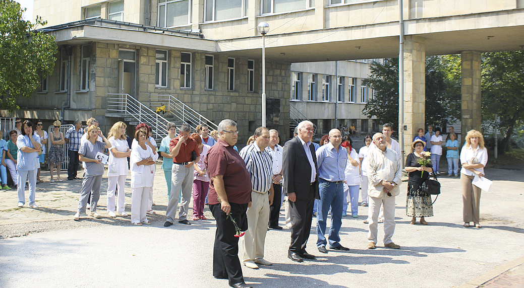 Стела Колева, очевидец на подвига на д-р Стефан Черкезов: “Всичко е пред очите ми – горящият автобус и лекарят, изнасящ пътниците”
