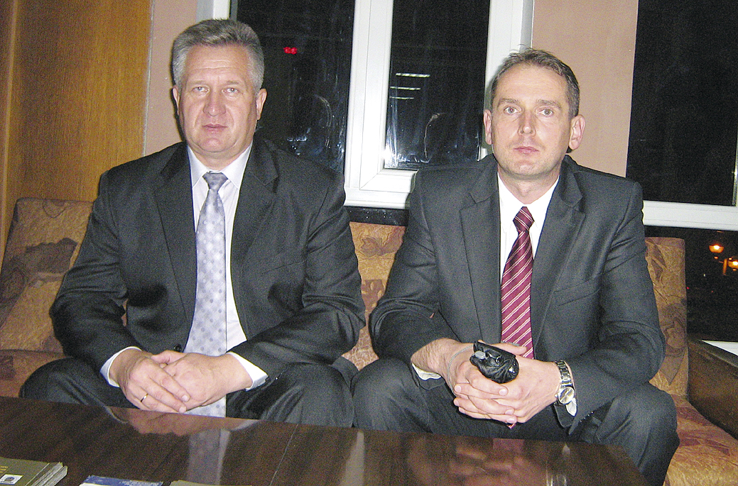 Двамата зам.-председатели на Районния изпълнителен комитет на Пружани, Беларус, Николай Петрович и Сергей Михалич.