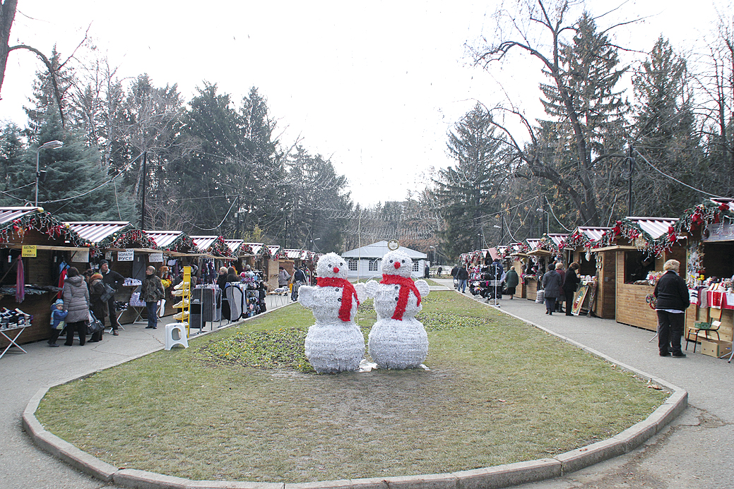 Красота за сетивата и наслада за   небцето предлага коледният базар