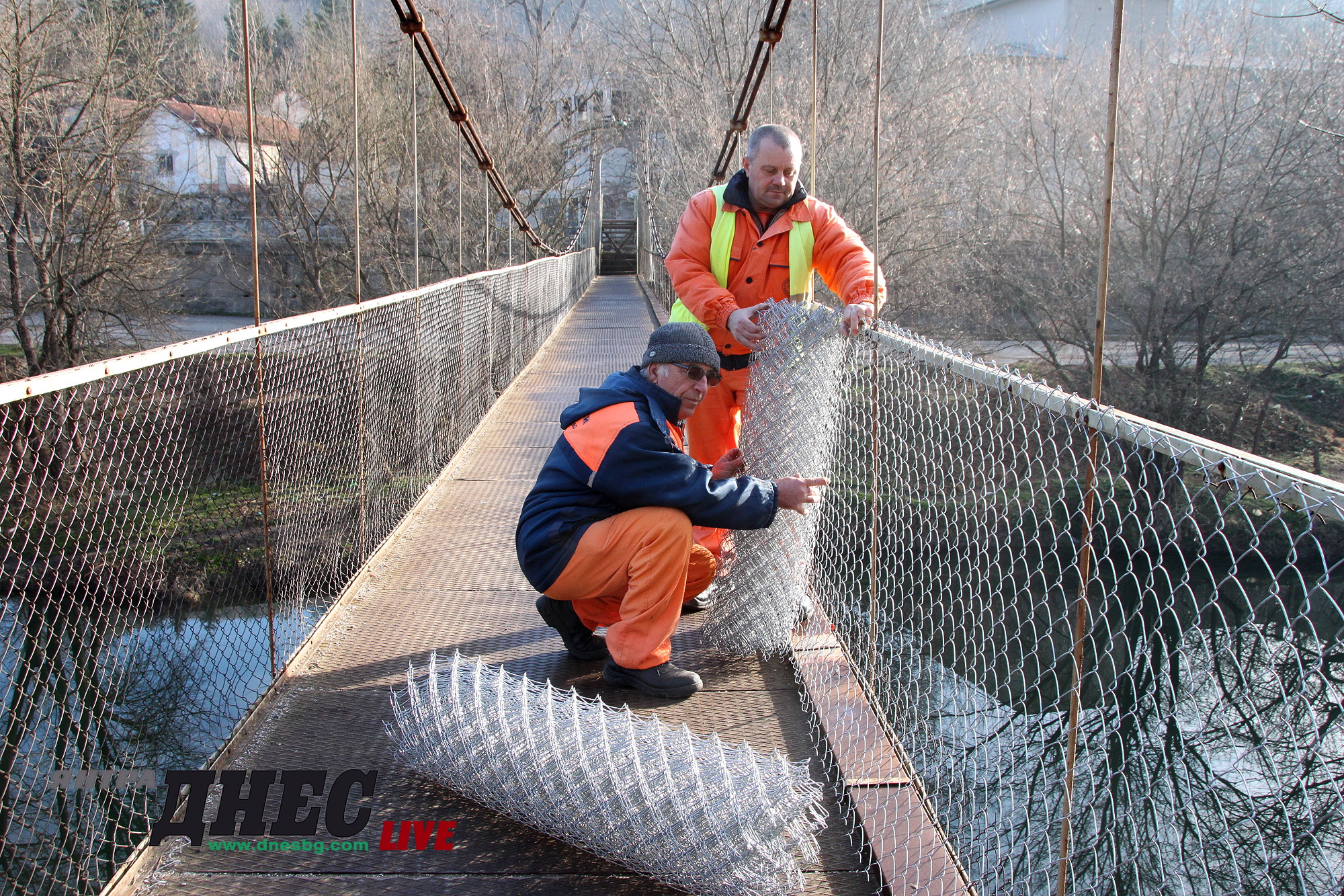 Възстановиха телената ограда на пешеходния мост до “Мавриков”
