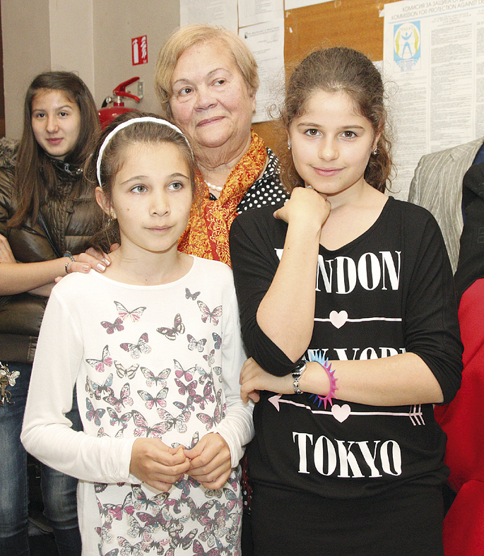 Златка Бобева и нейните възпитанички представят уникалното изкуство във Велико Търново.