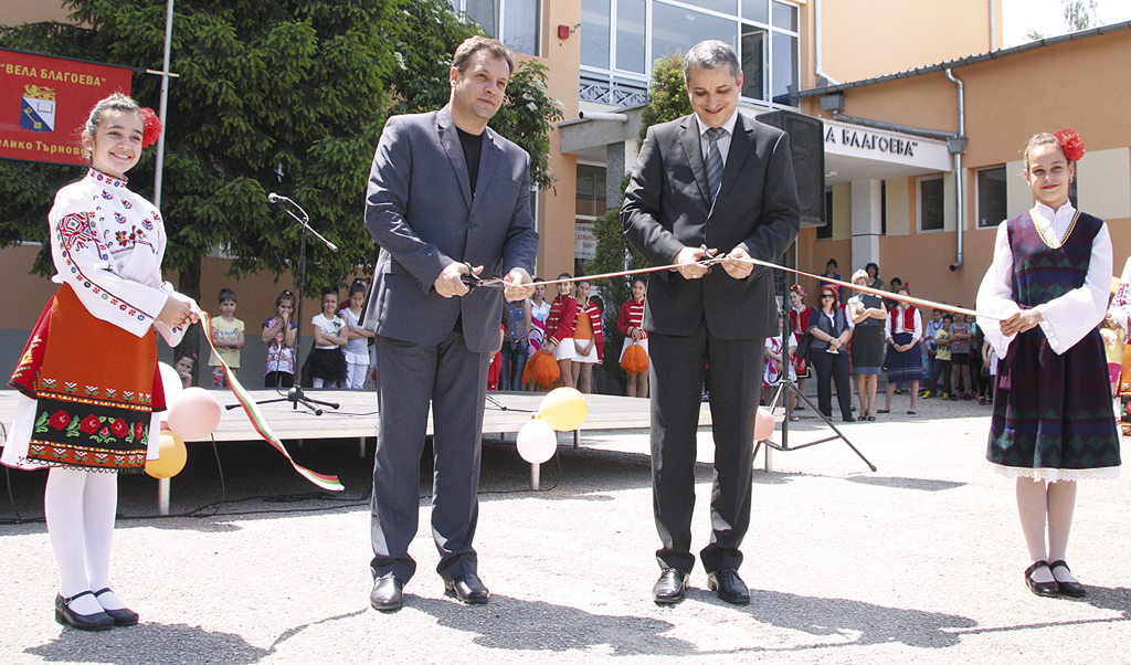 Кметът Панов откри обновената сграда на СОУ “Вела Благоева”