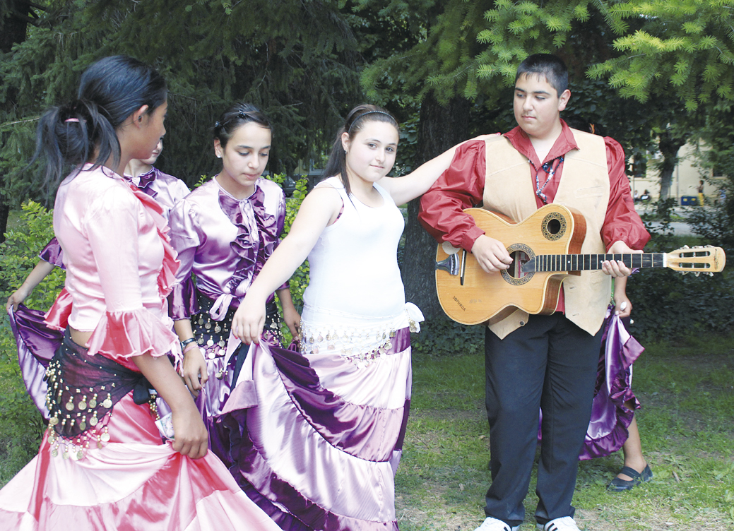 Общество | 1500 деца идват за ромския  фестивал “Отворено сърце”