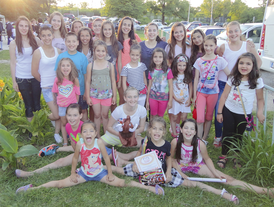 Атрактивно представяне на Спортен клуб “V-Dance”