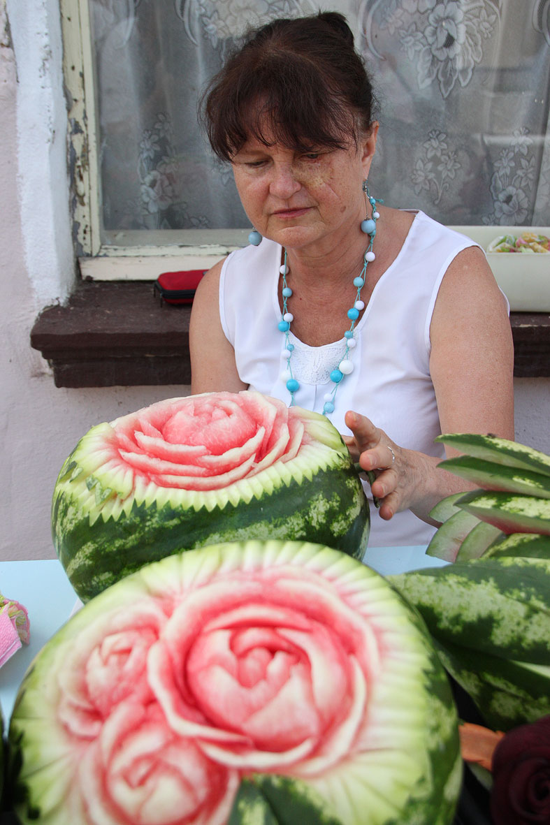 Общество | Суша! В Никюп  поливат дините  с водоноска