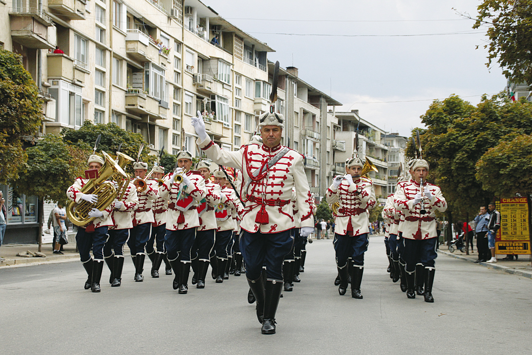 Традиционно участие във фестивала ще вземе представителният гвардейски духов оркестър от София.