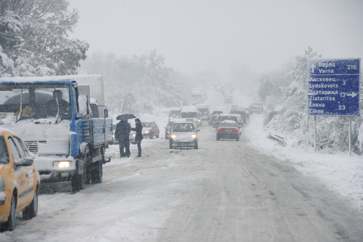 Общество | Хаинбоаз остава затворен за тежкотоварни автомобили