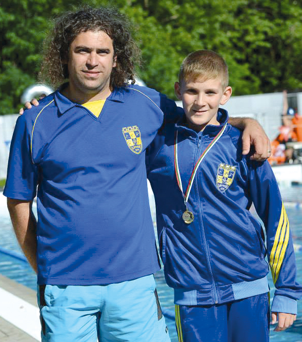 Преслав Маринов (вдясно) и треньорът му Панайот Паздерков.