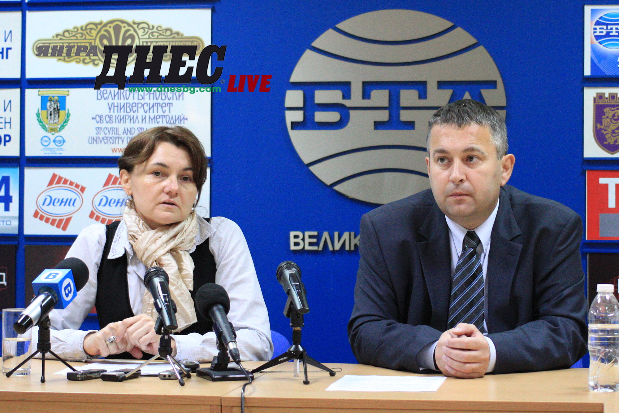 Шефката на Службата по кадастър инж. Весела Тодорова и кметът на Златарица Пенчо Чанев.