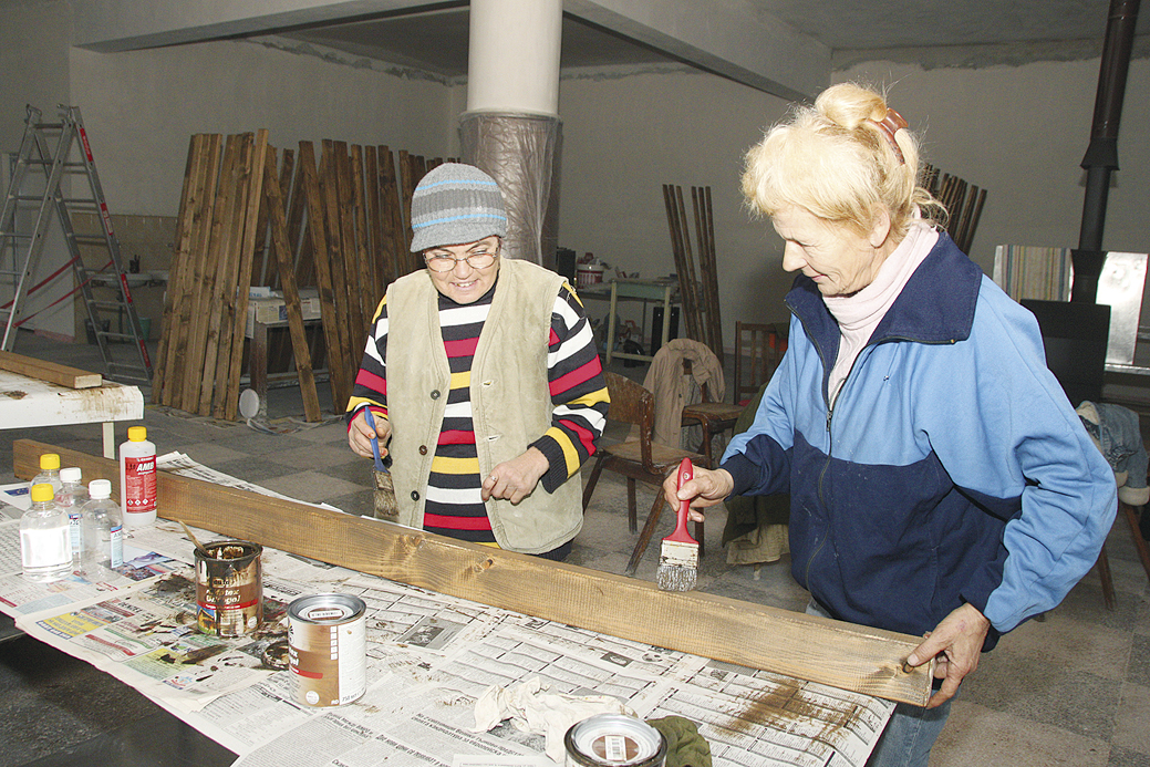 Кметът на Ново село Христо Христов е много доволен от работата на жените, които изпълняват стриктно поставените от него задачи.