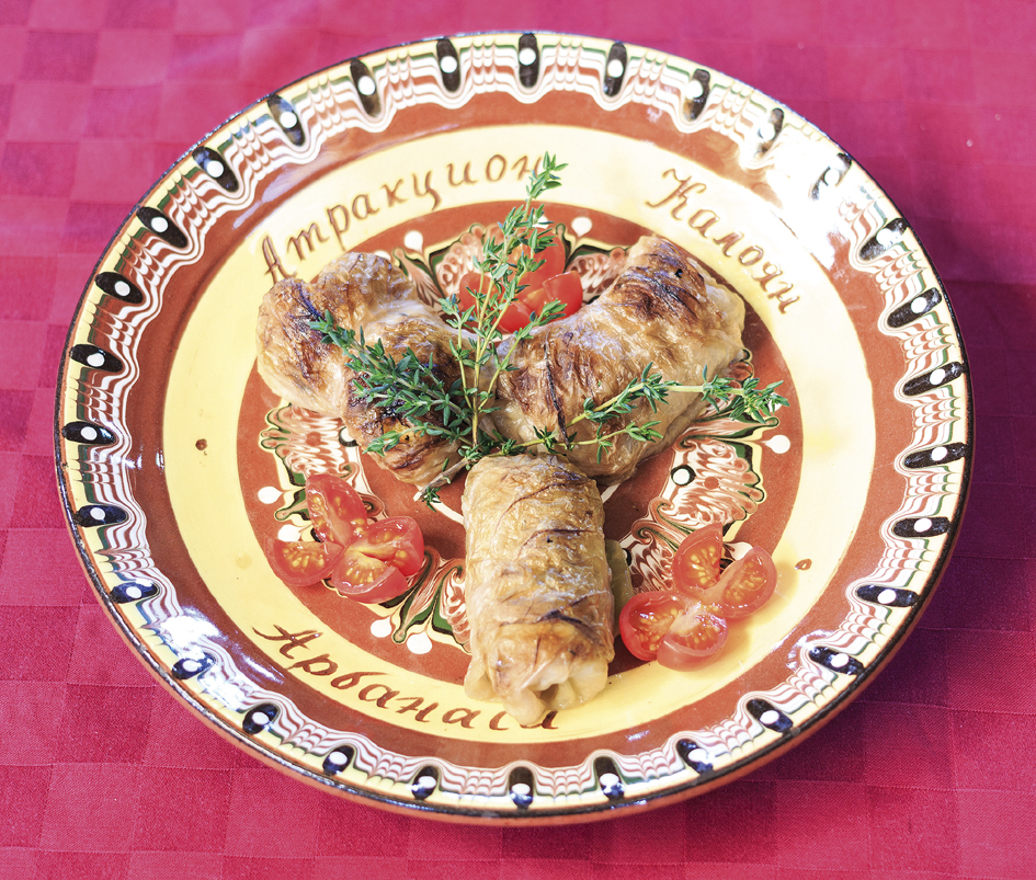 Постни зелеви сармички с булгур и горски подправки в атракцион „Калоянова крепост”