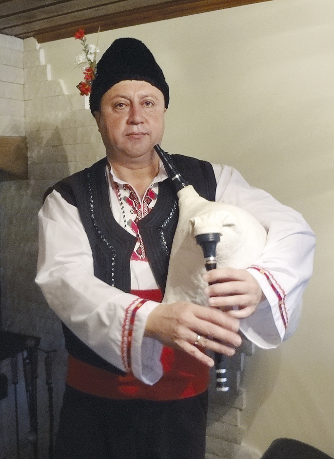 Павликени | Инж. Ема­нуил Ма­но­лов се вър­на към гай­дар­с­т­во­то