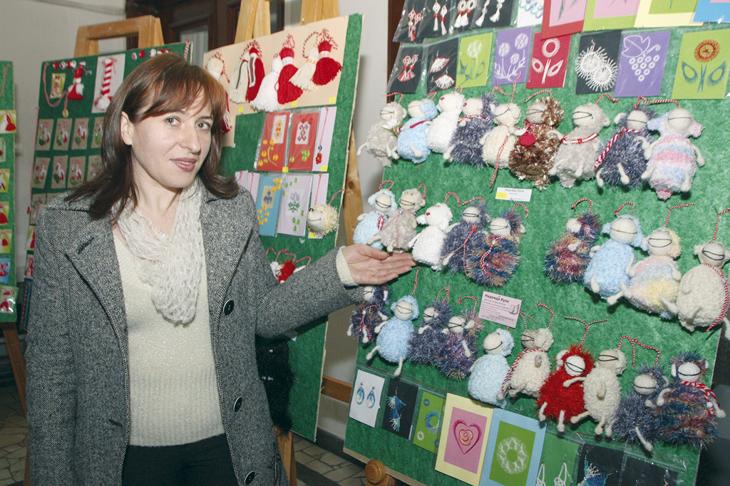 Повече от 200 ръчно изработени  мартеници показват в библиотеката