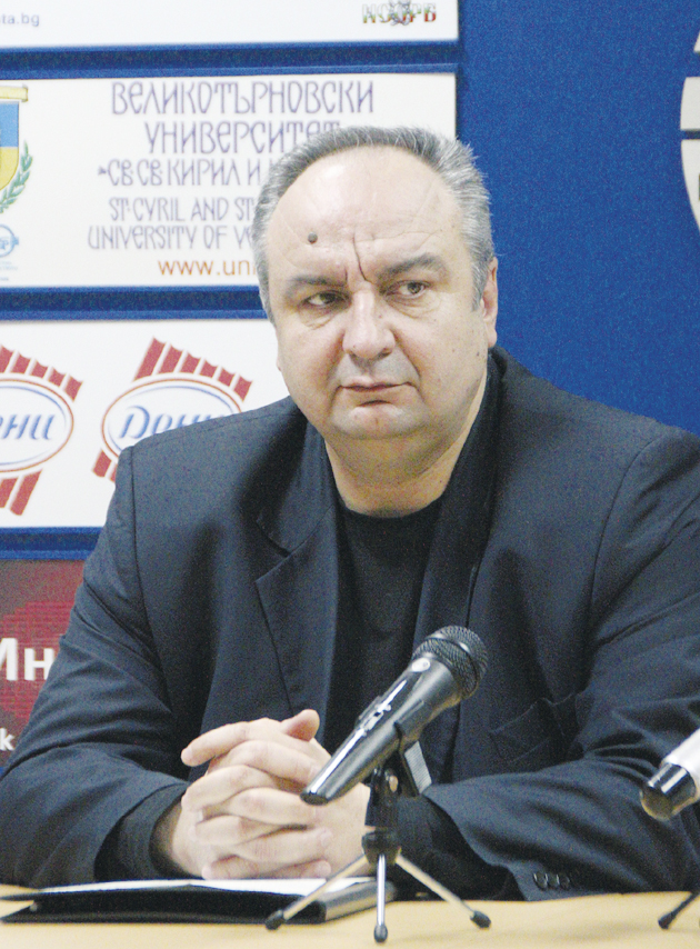 Пари и власт | Обрешко Нечев, директор на Бюрото по труда във В. Търново: “Няма свободни  места за началници”