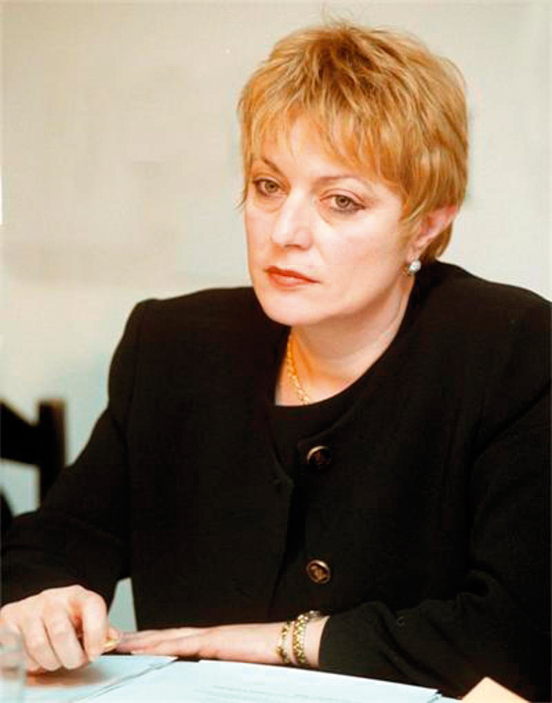 Общество | Ева Жечева, председател на Държавната агенция за закрила на детето: До края на 2015 година закриваме всички  домове за деца и младежи с увреждания
