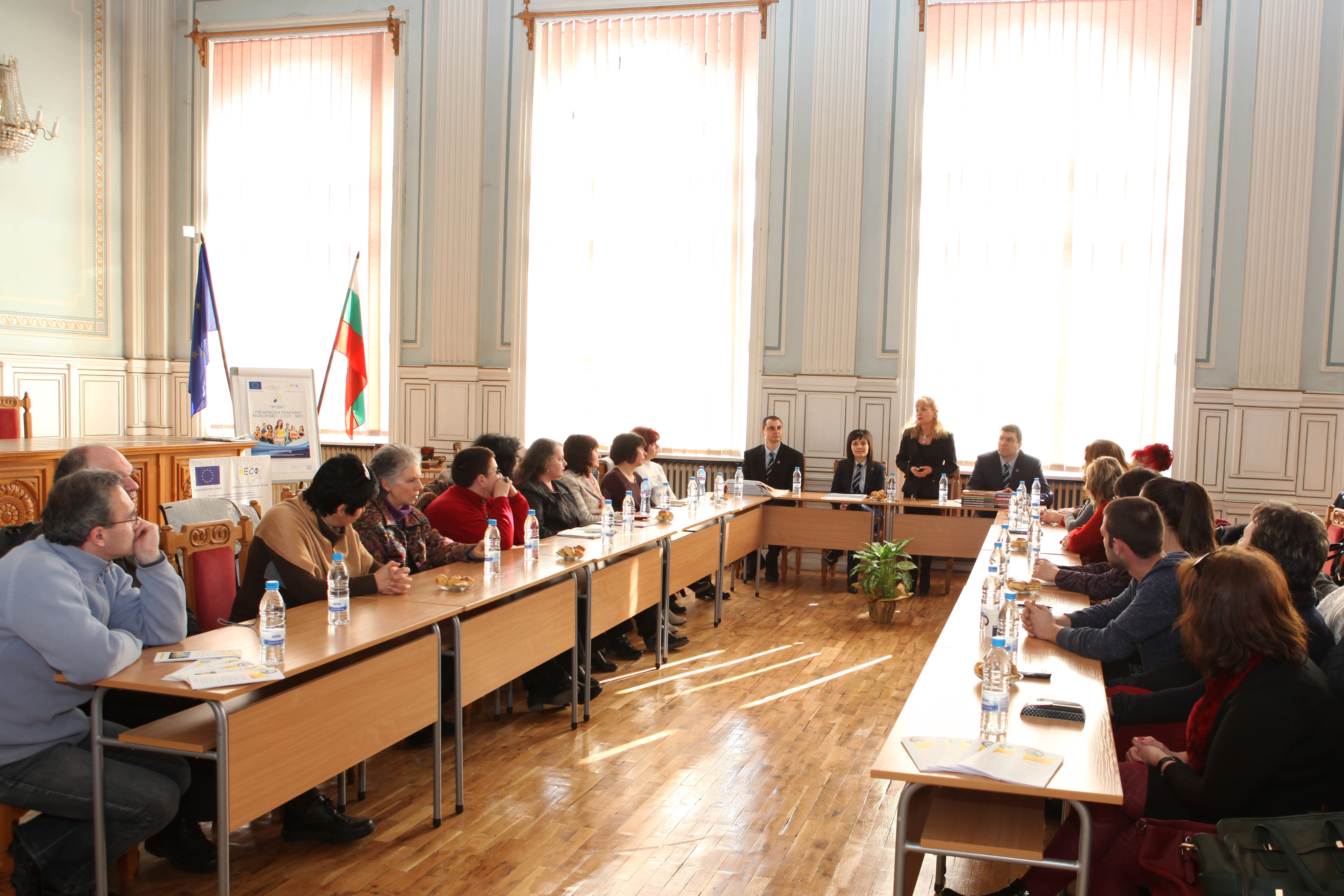Свищов | Участието на бизнеса в обучението по професионална подготовка  дискутираха в Свищов учители и академични преподаватели