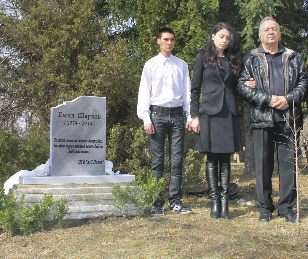 Милена Шаркова присъства на церемонията
с бащата на убития командос.