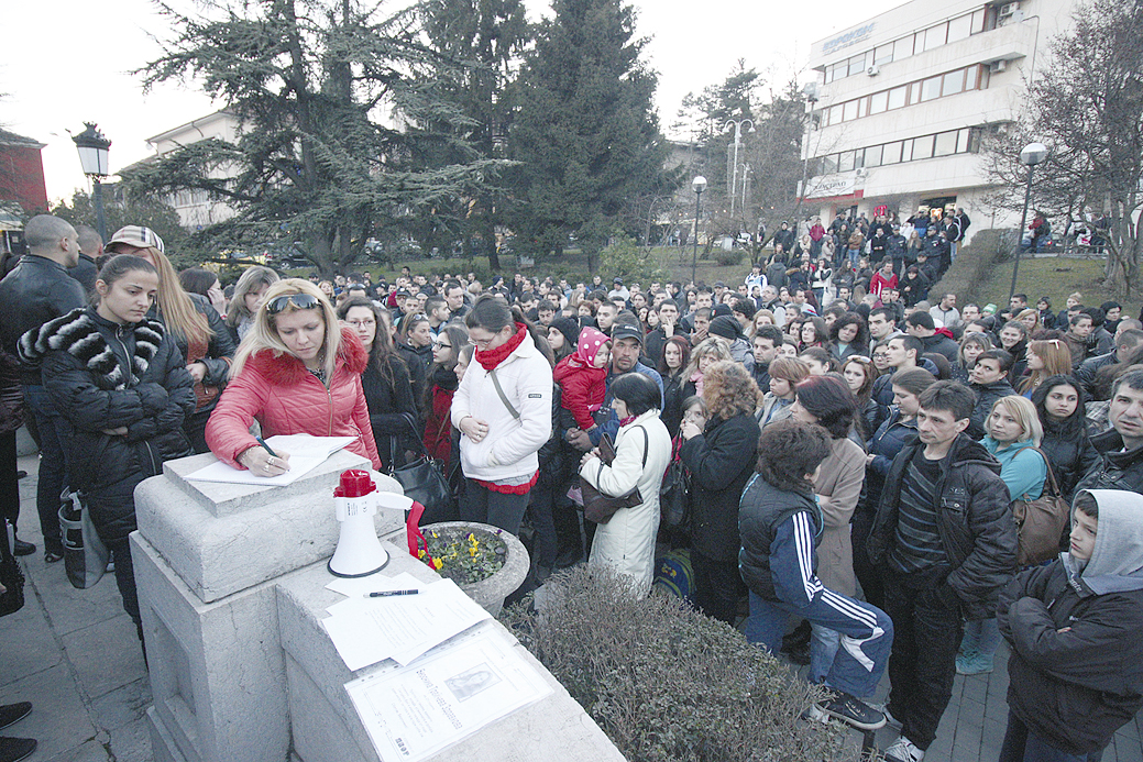 Кметът Даниел Панов предлага да се направят публични стени на издирваните престъпници