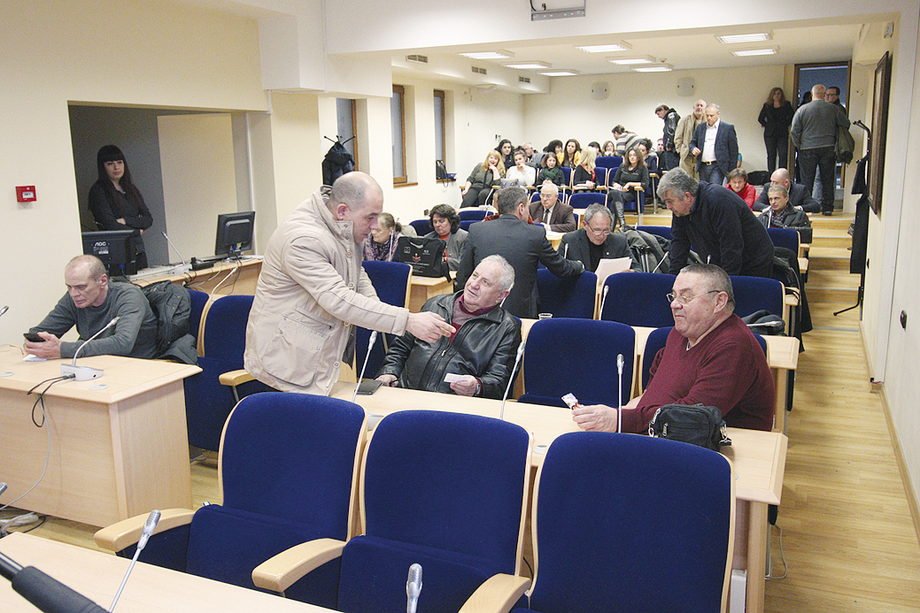 Кметът Даниел Панов предлага да се направят публични стени на издирваните престъпници