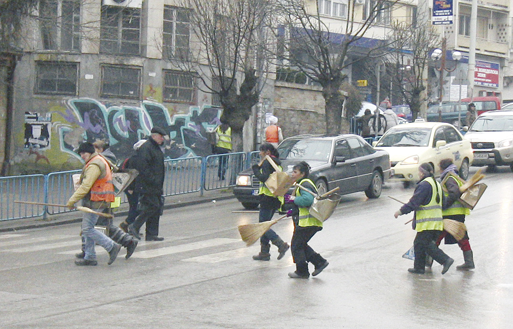 Прекратяването на концесията с боклука прилича на игра за пред НАП