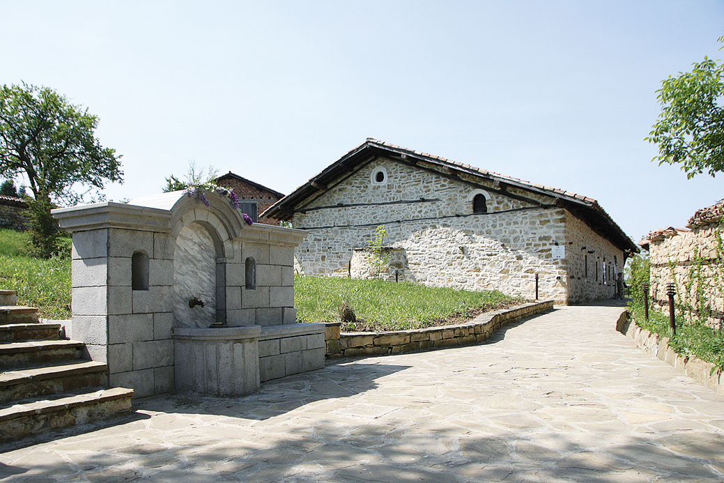 Общество | С гергьовски люлки празнува на 6 май  храмът “Св. Георги” в Арбанаси