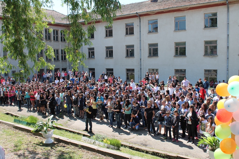 В Елена изпратиха абитуриентите от СОУ „Иван Момчилов“