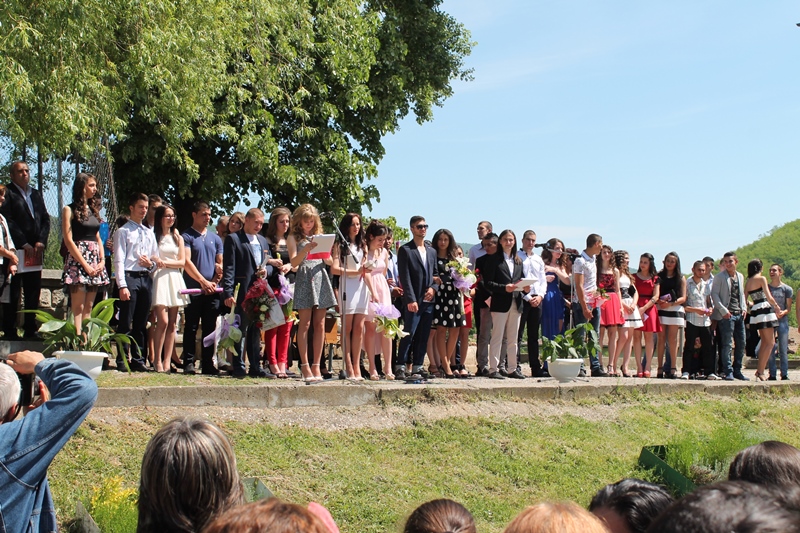 В Елена изпратиха абитуриентите от СОУ „Иван Момчилов“