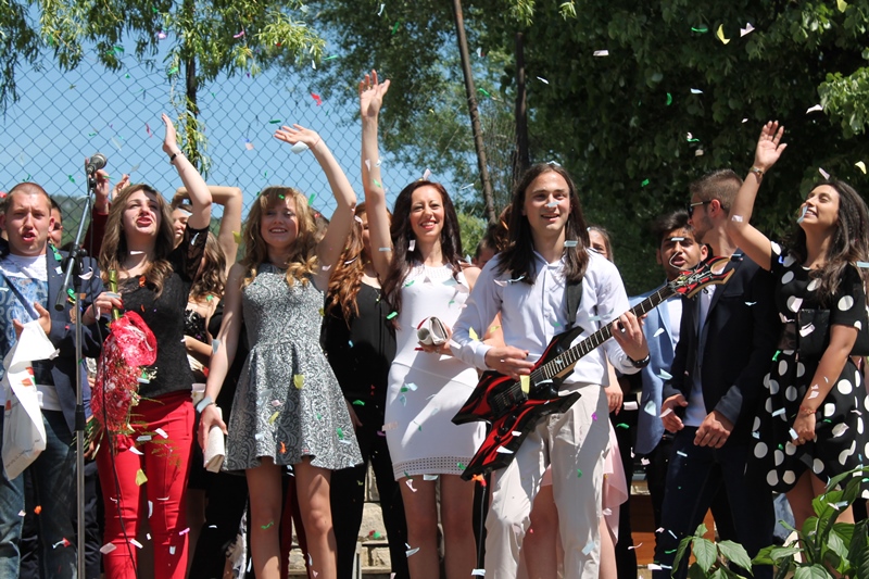 В Елена изпратиха абитуриентите от СОУ „Иван Момчилов“