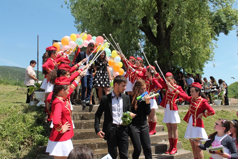 В Елена изпратиха абитуриентите от СОУ „Иван Момчилов“