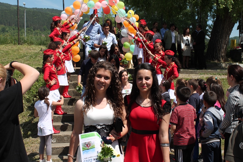 В Елена изпратиха абитуриентите от СОУ „Иван Момчилов“