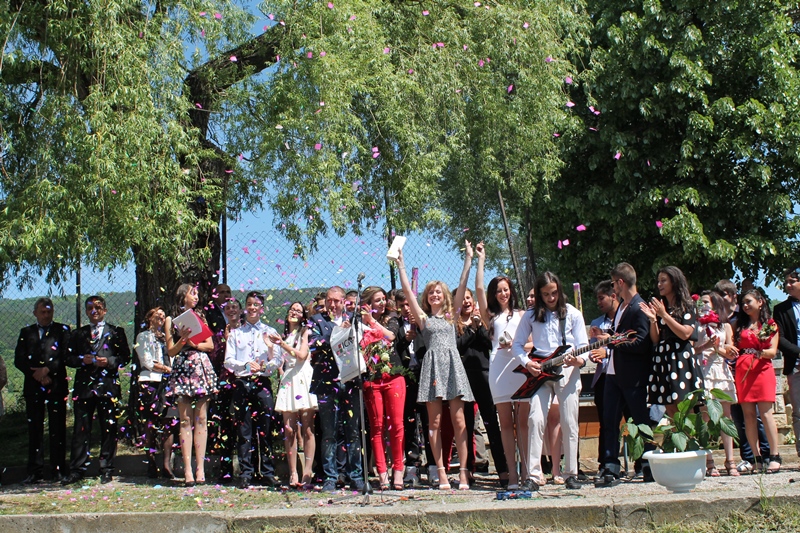 В Елена изпратиха абитуриентите от СОУ „Иван Момчилов“