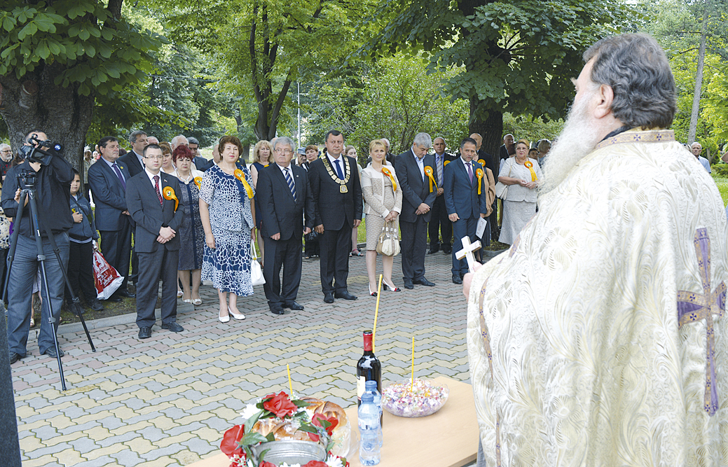 В деня на светите апостоли Петър и Павел Павликени празнува 72 години като град