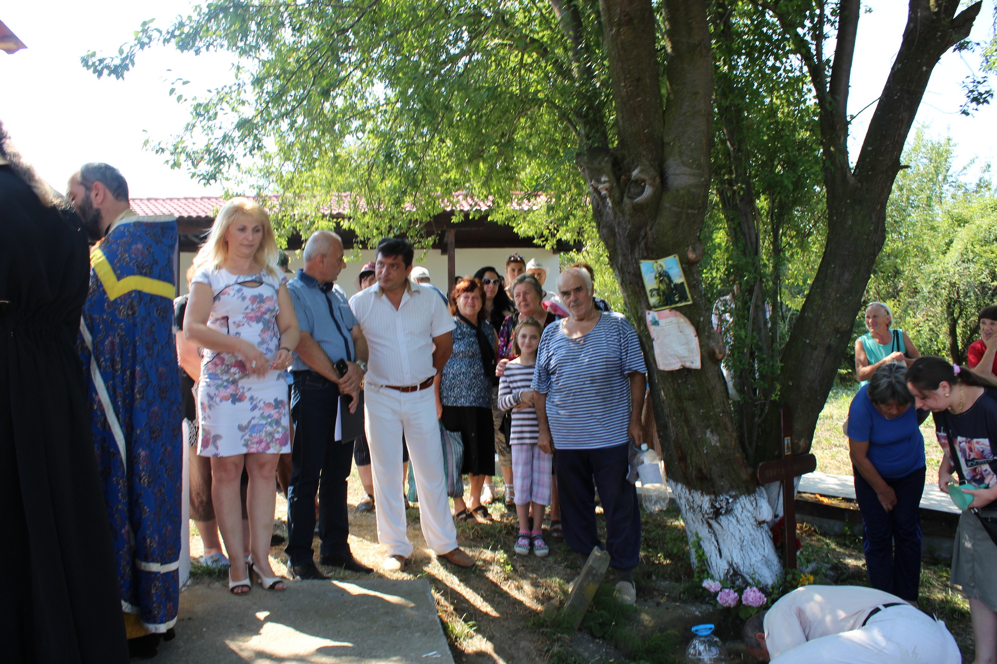 Десетки вярващи се събраха край аязмото “Света Марина” в Стражишко