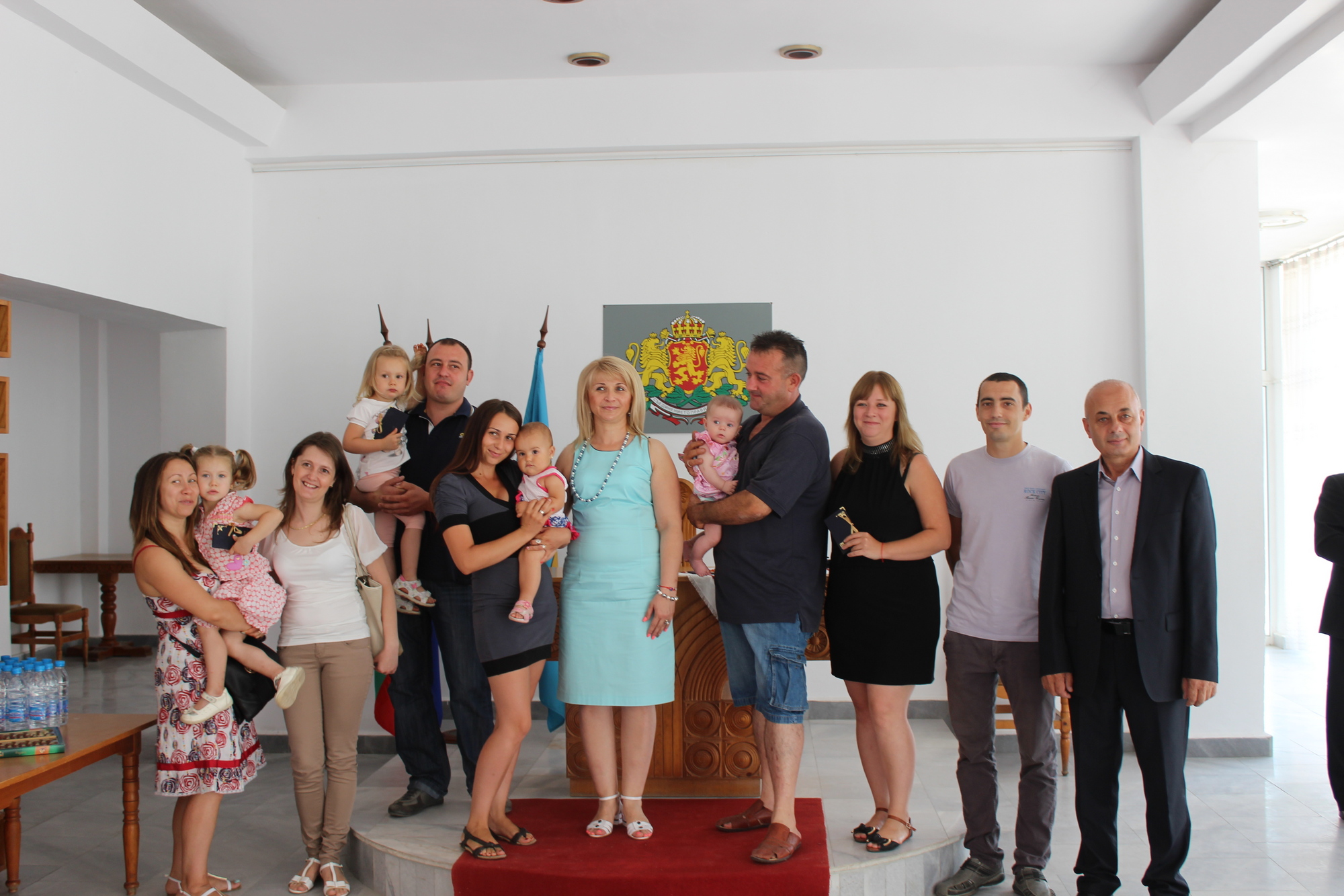 Горещи новини | Кметът на Стражица поздрави семейства, сключили брак по време на мандата й