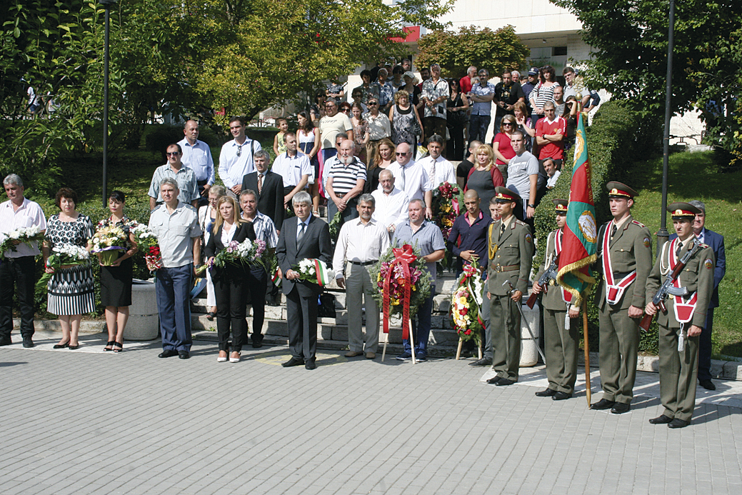 Общество | Отбелязваме 6 септември  с тържествен марш