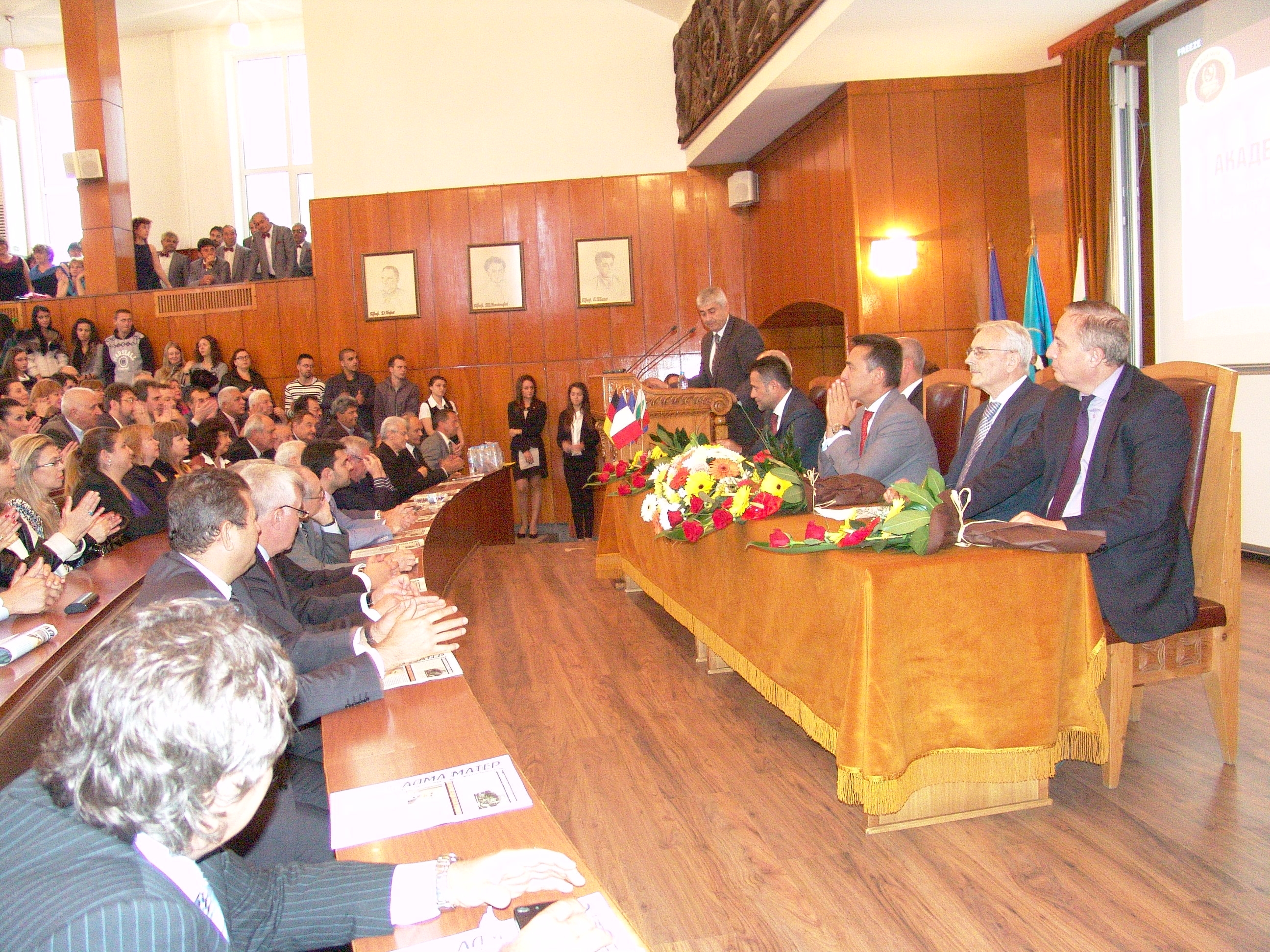 Горещи новини | Областният управител участва в откриването на  учебната година в СА “Димитър А. Ценов” – Свищов