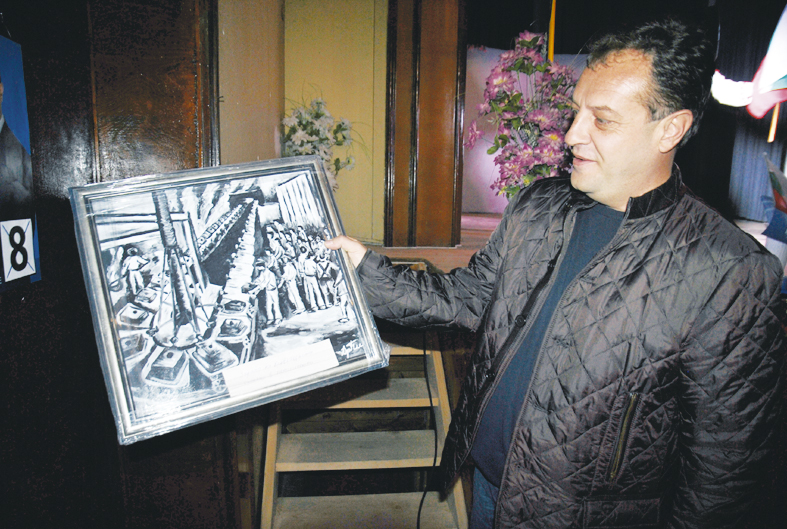 Пари и власт | Рисувана от Даниел Панов картина му  подари учителят му по металообработка