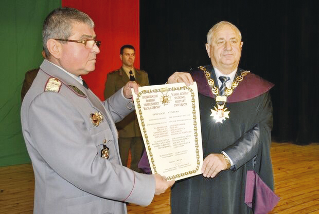 Пари и власт | Проф. Михаил Харалампиев – носителят на колективната Нобелова награда за мир