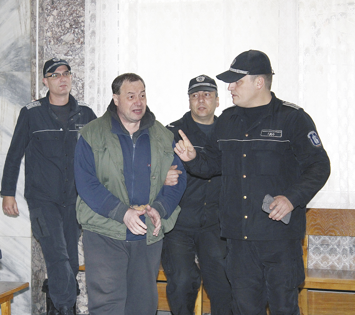 Прокурорът по делото срещу стрелеца  от Лясковец пледира при закрити врата